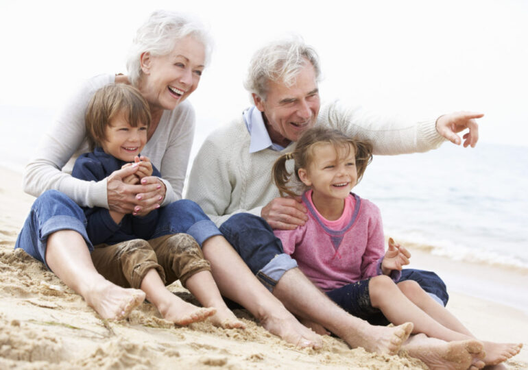 Ποια είναι τα οφέλη των παππούδων και γιαγιάδων στα παιδιά