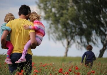 Για τους γονείς που έκαναν λάθη, μεγάλωσαν μαζί μας και έγιναν οι πιο υπέροχοι παππούδες και γιαγιάδες