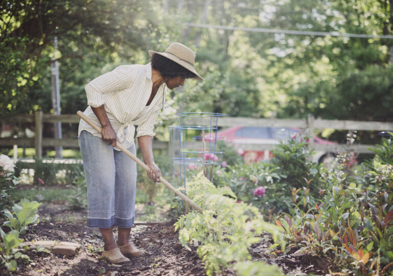 Οι δουλειές του σπιτιού και η κηπουρική ενισχύουν την καρδιαγγειακή υγεία για γυναίκες μεγαλύτερης ηλικίας